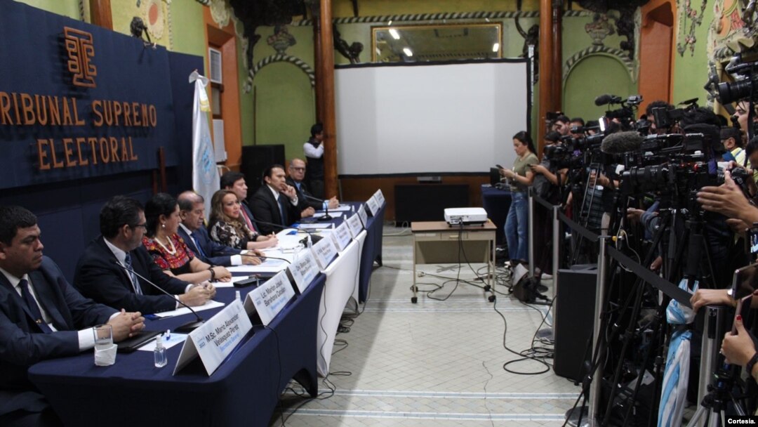 El Tribunal Supremo Electoral de Guatemala oficializó este viernes los resultados de las elecciones generales del 25 de junio y convocó a los guatemaltecos para votar en la segunda vuelta el 20 de agosto. [Foto: Cortesía TSE]