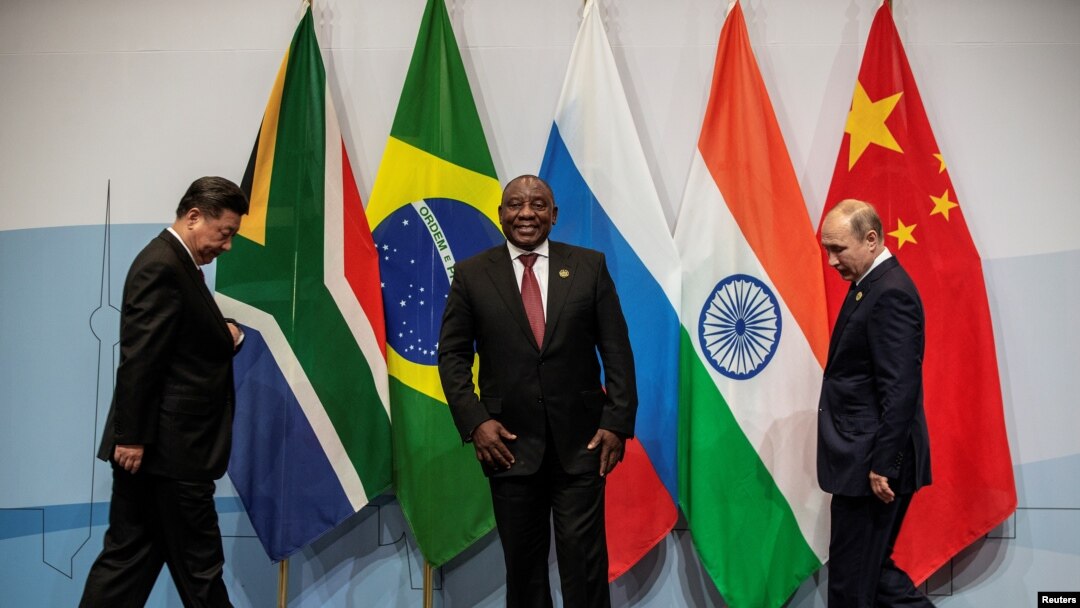 Rais wa Afrika Kusini Cyril Ramaphosa, Rais Xi Jinping wa China na Rais Vladimir Putin wa Russia wakiwa Johannesburg, Julai 26, 2018. Picha na Gianluigi Guercia/Pool kupitia REUTERS.