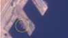 북한 라진항을 촬영한 28일 자 위성사진에 110m 길이의 선박(원 안)이 보인다. 사진=Planet Labs
