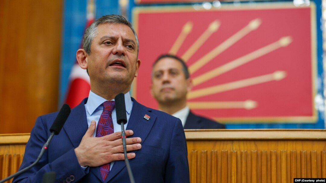 Cumhuriyet Halk Partisi Genel Başkanı Özgür Özel, CHP TBMM Grup toplantısında konuşurken