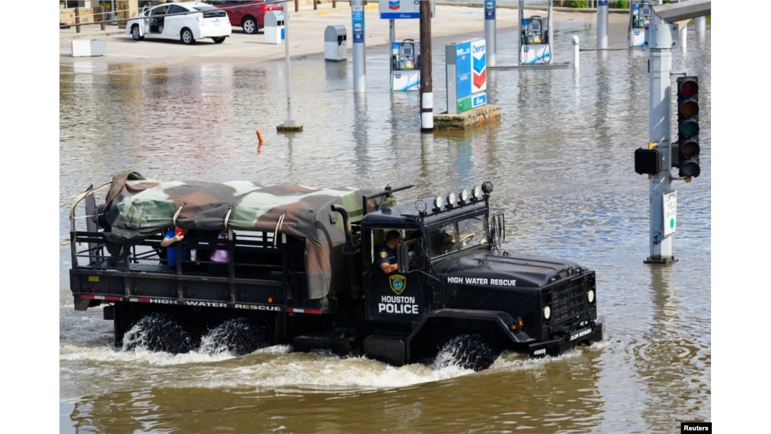 En Fotos | Paso de Beryl por Texas deja fuertes inundaciones y destrucción