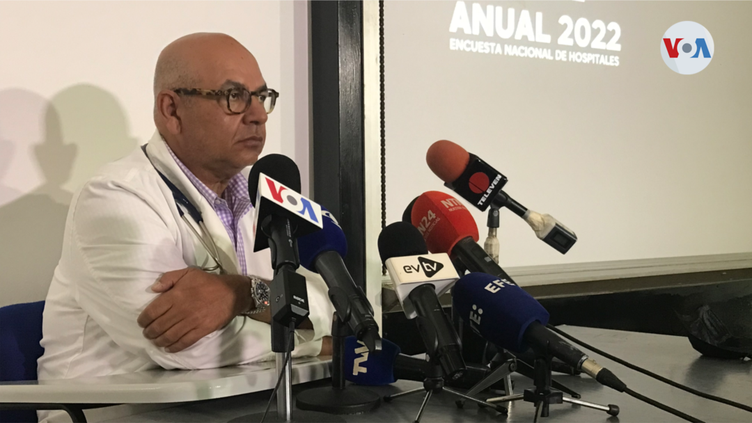 Médico venezolano Julio Castro durante la presentación de la Encuesta Nacional de Hospitales. [Foto: Carolina Alcalde]