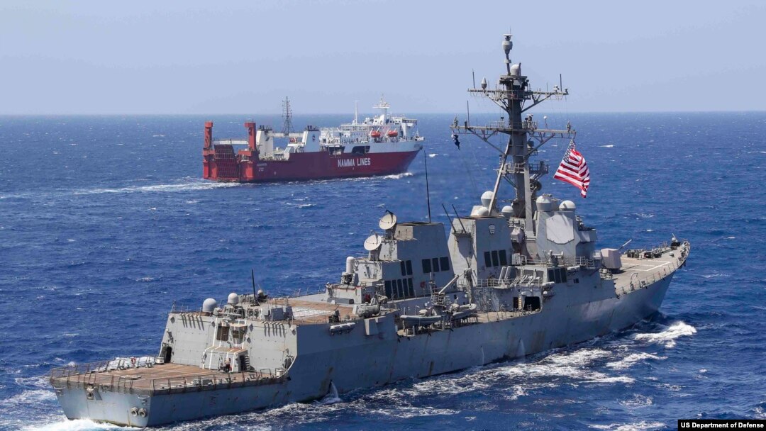 홍해에서 작전 중인 알레이버크급 유도미사일 구축함 USS Truxtun(DDG 103).