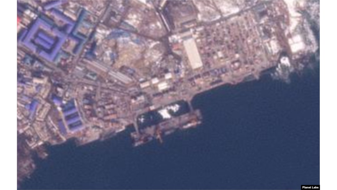 남포 컨테이너 항의 10일 모습. 컨테이너가 가득 차 있다. 사진=Planet Labs