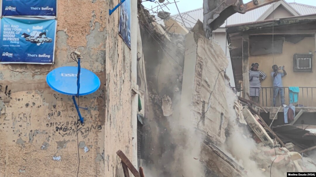 Wani gini a Abuja, Najeriya da ya rushe ya kashe mutane biyu inda da dama suka makale