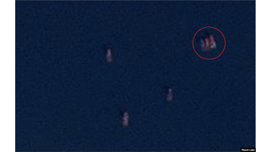 27일 추가로 포착된 선박 간 환적 정황(원 안). 사진=Planet Lab