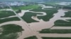 中國吉林省舒蘭被洪水淹沒的道路和農田。 （2023年8月4日）