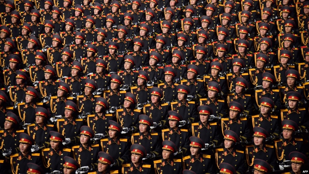 지난해 2월 평양에서 열린 열병식에 참가한 북한 군인들(자료사진).