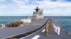 2022年6月28日,澳大利亞皇家海軍堪培拉號兩棲攻擊艦(HMAS Canberra）的官兵在駛往美國夏威夷珍珠港期間在甲板列隊集合。