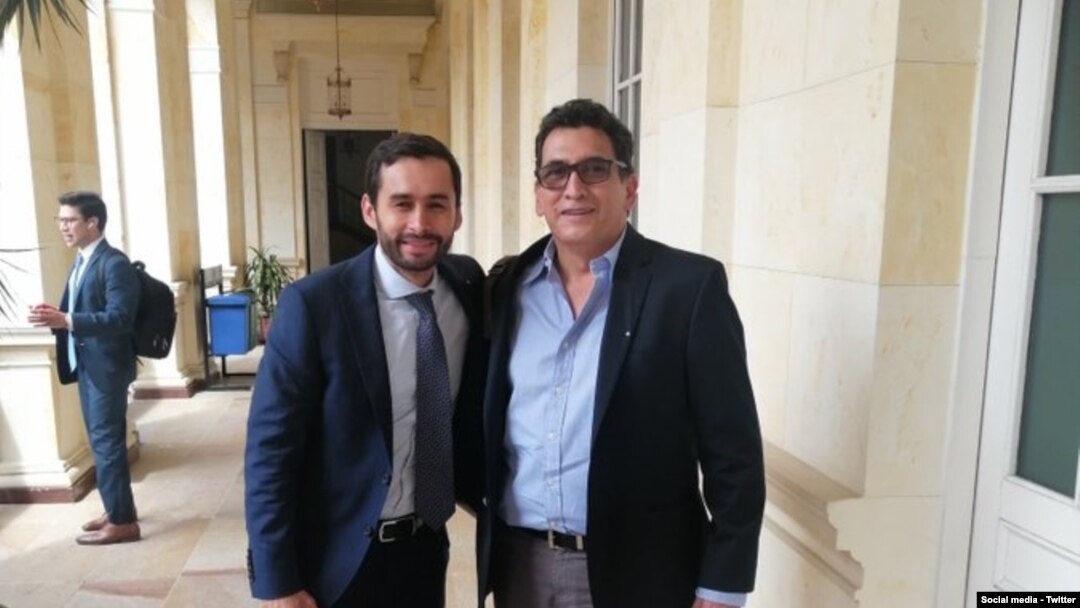 En la fotografía aparece a la derecha el nuevo embajador de Colombia en Venezuela, Milton Rengifo. Tomado de su cuenta de Twitter.