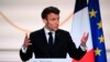 O presidente francês Emmanuel Macron faz um discurso antes de sua visita à África Central, no Palácio do Eliseu, em Paris, 27 Fevereiro 2023. 