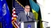 El secretario de la Marina Carlos del Toro pronuncia un discurso sobre los esfuerzos por combatir el cambio climático en la Universidad de las Bahamas, en Nassau, el 1 de marzo de 2023. 