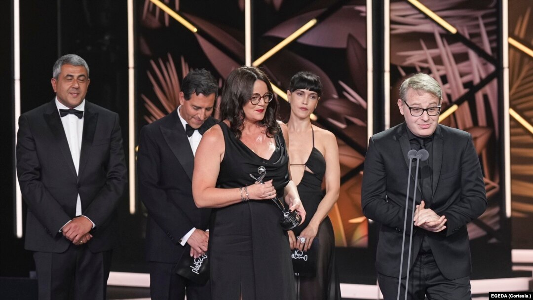 El equipo de "Argentina, 1985", que también fue galardonada durante los Premios Platino, reivindicó la necesidad de exponer la cultura hispana a través de las producciones de cine y televisión.