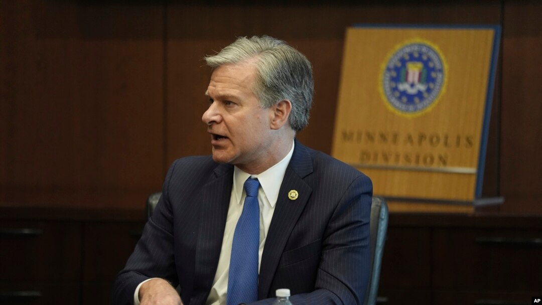 Drejtori i FBI-së Christopher Wray duke iu përgjigjur pyetjeve gjatë një interviste në Minesota - 21 gusht 2024. 