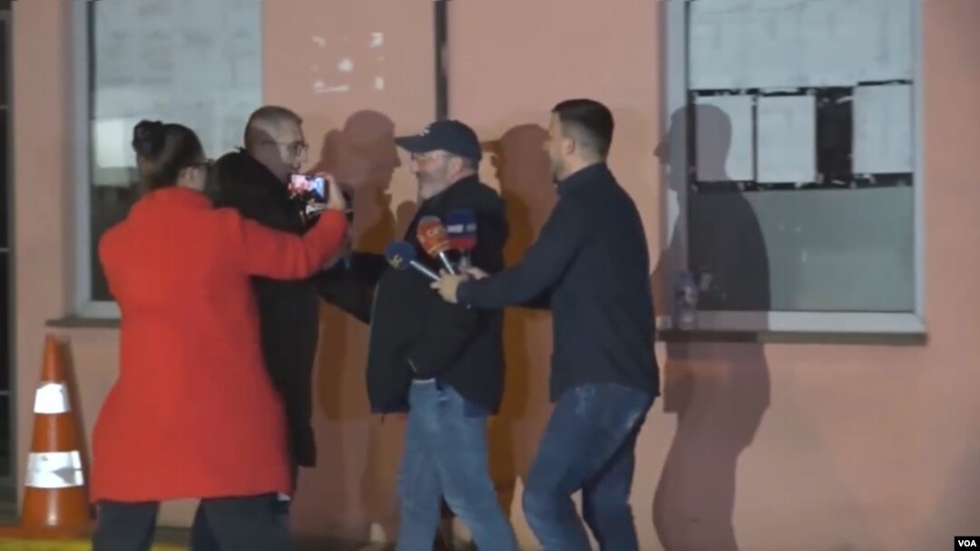 Shqiptaro-amerikani Agron Nezaj, duke dalë nga Prokuroria e Posaçme