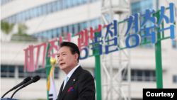 윤석열 한국 대통령이 지난 8월 제 77주년 광복절 경축식에서 기념사를 하고 있다.
