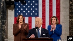 Prezidan Joe Biden pwononse diskou li sou Eta Peyi a (State of the Union) devan yon sesyon tout manm Kongre a reyuni nan Washington, 1 Mas, 2022. 
