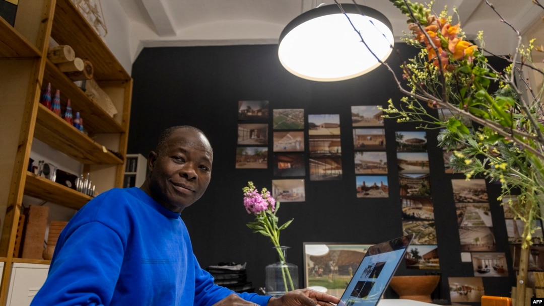 Diebedo Francis Kere (Photo by Odd ANDERSEN / AFP)
