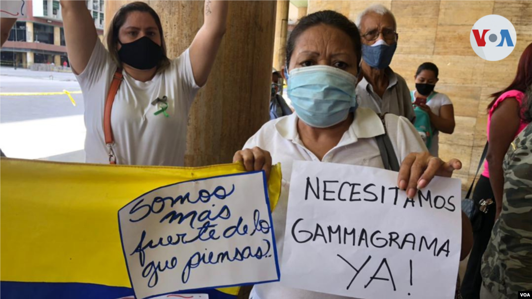 Pacientes oncológicos protestan en Caracas pidiendo por medicamentos e insumos para sus tratamientos. Mayo 27, 2021. Foto: VOA - Álvaro Algarra.