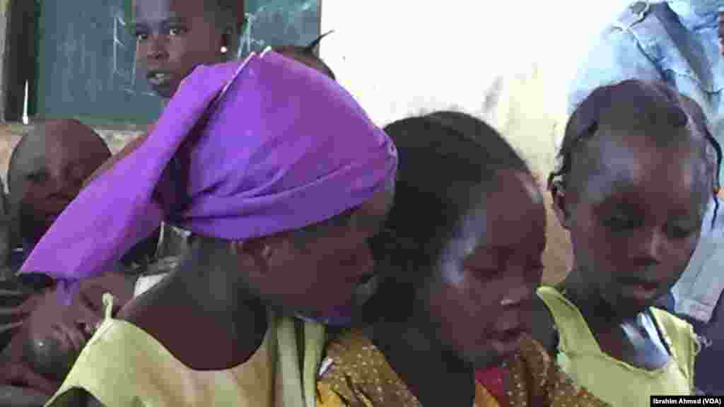 Yara fiye da dubu daya suke karatu a wannan makarantar dake jikin sansanin 'yan gudun hijira Na Damare a Jihar Adamawa. Hedimasta da akasarin malamansu ma 'Yan gudun hijira ne daga sassa dabam dabam na Adamawa da Borno.