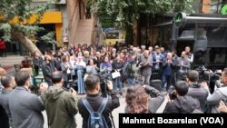 26 Ekim 2022 - Mezopotamya Ajansı ve Jin News'e yönelik operasyon Diyarbakır'da protesto edildi