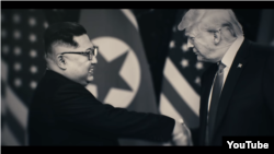 미국 대선 민주당 후보인 조 바이든 전 부통령이 공개한 홍보 영상에 도널드 트럼프 미국 대통령과 김정은 북한 국무위원장이 악수하는 장면을 담았다.