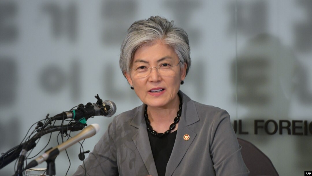 강경화 한국 외교장관이 3일 서울 프레스센터에서 열린 외신기자 긴담회에 참석했다.