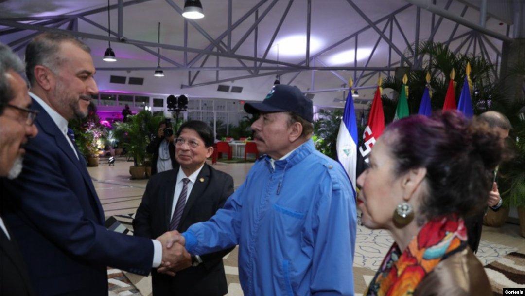Reunión entre el Presidente Daniel Ortega, derecha, con el canciller de Irán Hossein Amir-Abdollahian en Managua, Nicaragua. [Foto: Presidencia de Nicaragua].
