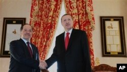 Serokê Herêma Kurdistana Îraqê Mesud Barzanî û Serokwezîrê Tirkîyê Recep Tayîp Erdogan bi hevre ne. Stenbol, Tirkîye, Nîsan 19, 2012