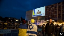 Abanyayisrayeli bakurikira ijambo rya Perezida Volodymyr Zelenskyy wa Ukraine