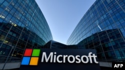 FRANCE-ÉDUCATION-AI-MICROSOFT-ÉCOLE