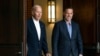 ARCHIVO - El presidente Joe Biden y su hijo Hunter Biden salen de la Iglesia Católica Holy Spirit en Johns Island, Carolina del Sur, después de asistir a una misa, el sábado 13 de agosto de 2022. (Foto AP/Manuel Balce Cenata)
