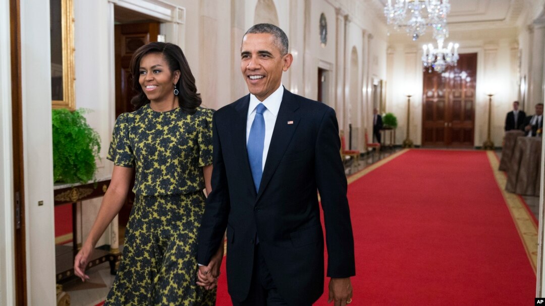FILE –Former President Barack Obama walks with his wife Michelle Obama in the White House on Nov. 24, 2015. Portraits of the two will be unveiled at the White House on Wednesday.
