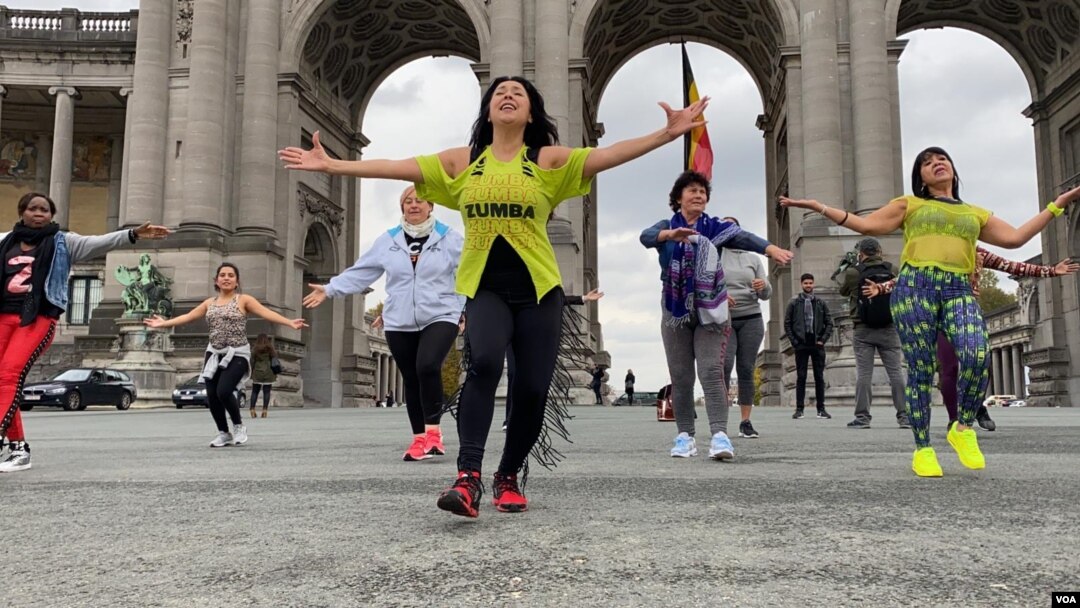 Arrieta, quien está esta semana en Bélgica para una conferencia de profesoras de Zumba con un grupo de más de 50 alumnos y alumnas, dice que el baile “une a todas las culturas”.