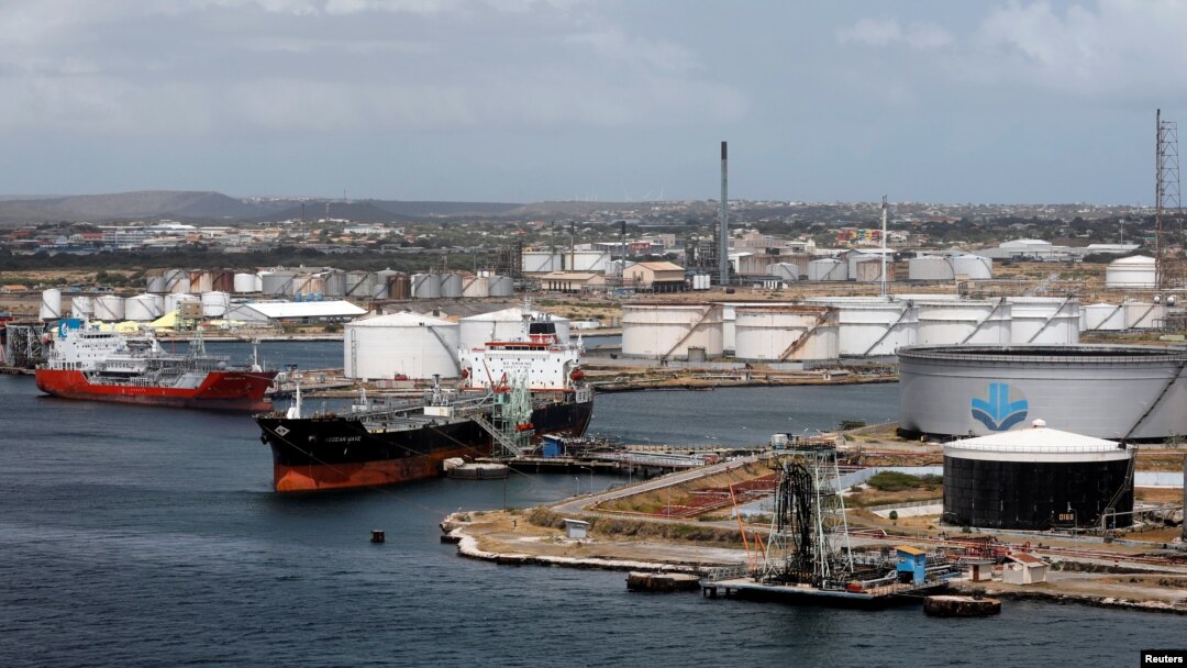 Los buques petroleros que participan en el comercio con Venezuela se ven cada día más presionados por las sanciones impuestas por EE.UU. a las compañías marítimas que hacen negocios con Caracas.
