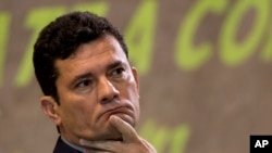 Ministro diz que porteiro pode ter-se confundido ou pressionado