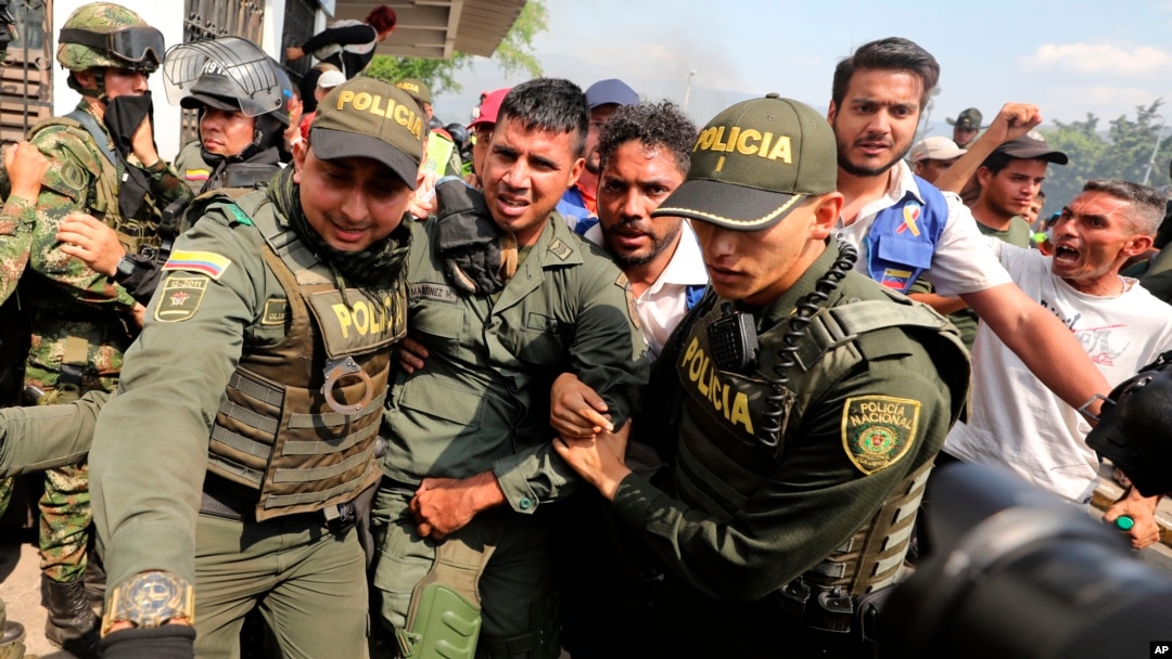 Cientos de exmiembros de las Fuerzas Armadas de Venezuela han desertado y pedido refugio en Colombia desde el 23 de febrero de 2019, en medio de la crisis política que vive la nación.
