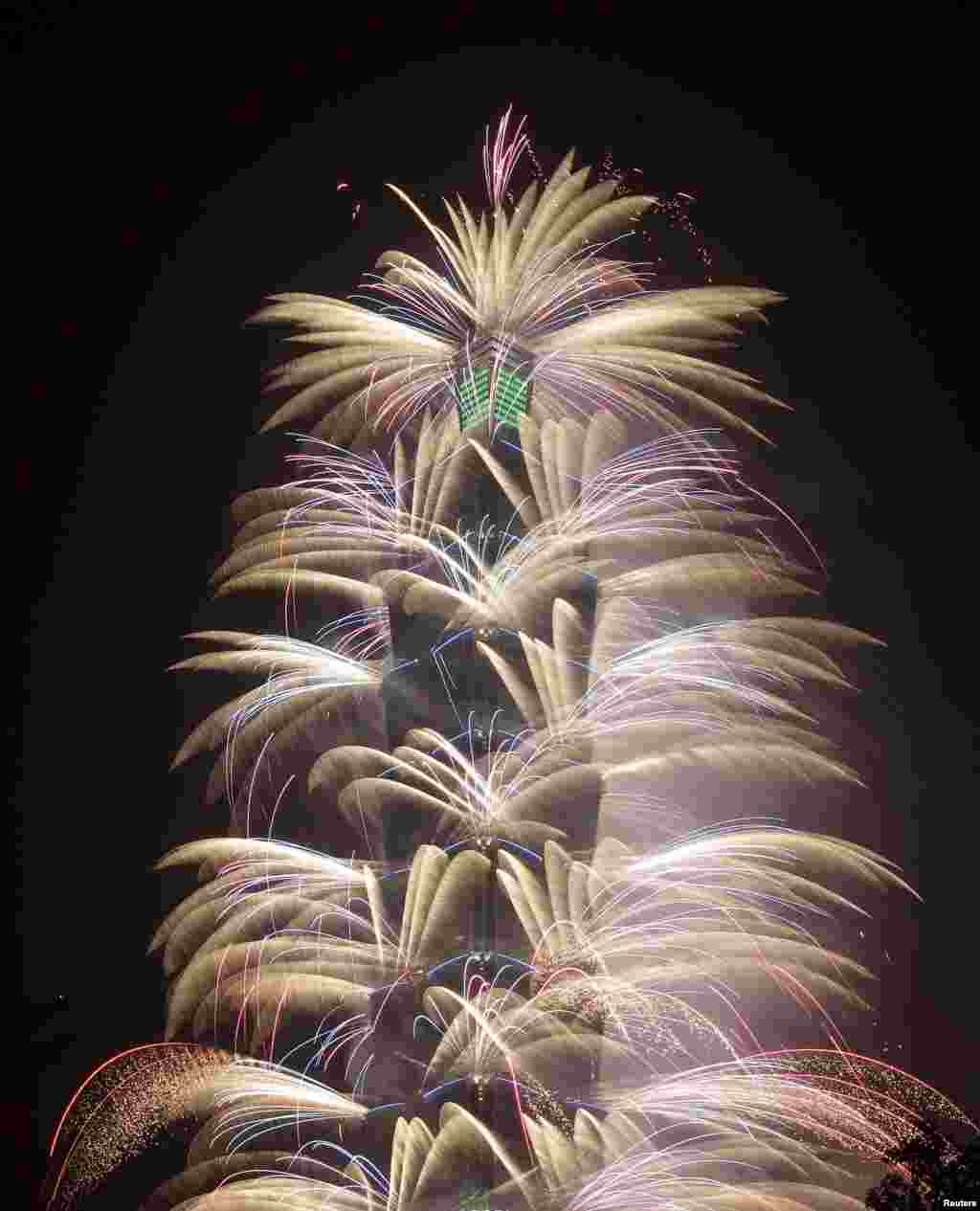 Fireworks explode from Taiwan's tallest skyscraper, the Taipei 101, during New Year's celebrations in Taipei, Jan. 1, 2016.