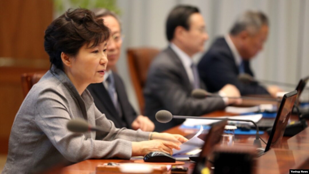 박근혜 한국 대통령이 지난 22일 오후 청와대에서 열린 수석비서관회의에서 발언하고 있다.