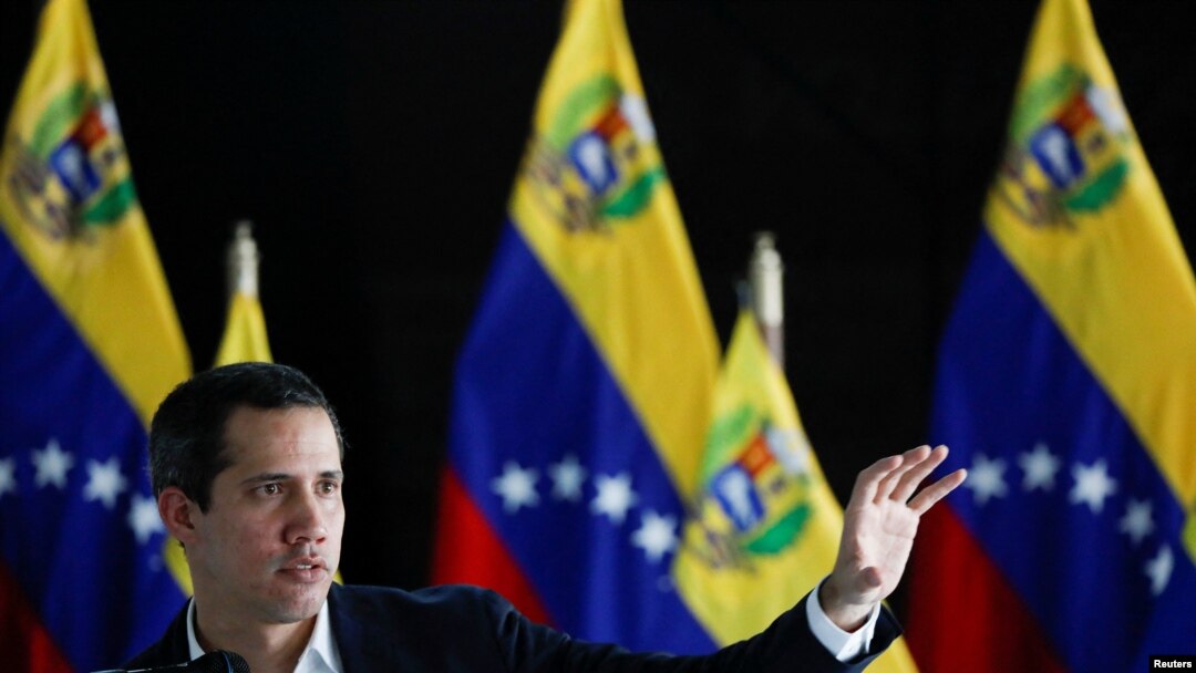 El líder opositor de Venezuela, Juan Guaidó, se dirige a los medios de comunicación, durante una conferencia de prensa del partido Voluntad Popular en Caracas, Venezuela, el 14 de junio de 2022.