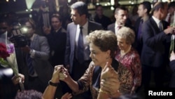 Dilma Rousseff e apoiantes, 19 de Abril, 2016.