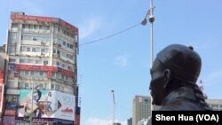 台北西门町清朝首任巡抚刘铭传坐姿铜像（ 美国之音记者申华 拍摄）