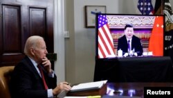 Prezida wa Amerika Joe Biden mu Nama na mugenzi wiwe w'Ubushin wa Xi Jinping. Ino nama yabaye mu 2021