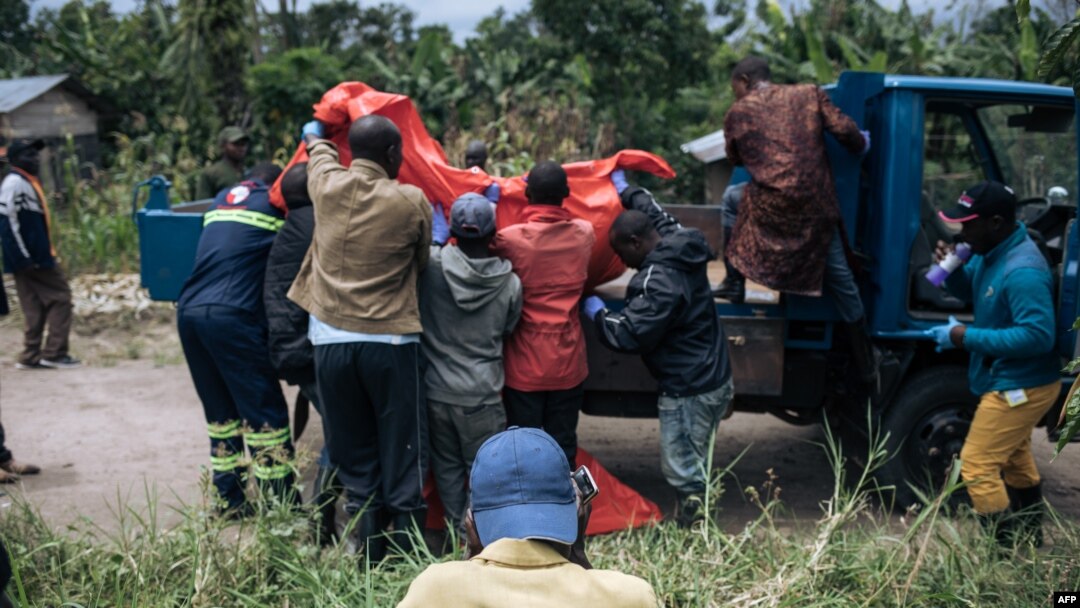 Basungi ya Croix rouge bazali kolokota nzoto ya bawei na bobomami ya ba ADF na Manzalaho, pene na Beni, 18 février 2020.