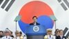 26일 한국 계룡대에서 열린 한국군 창설 64주년 '국군의 날' 기념식에서 기념사를 하는 이명박 대통령.