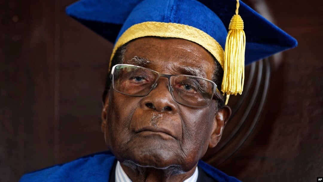 Robert Mugabe wanda yayi kunnen kashi da wa'adin da aka bashi ya sauka daga mulki