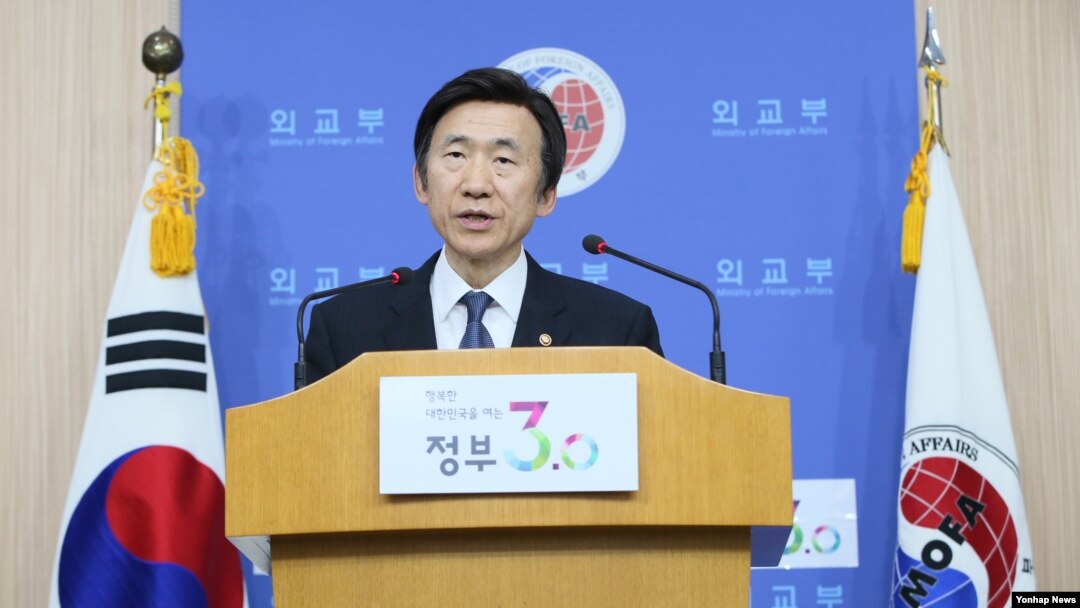 윤병세 한국 외교장관이 22일 서울 외교부 청사에서 2016년 업무보고에 대해 브리핑하고 있다.