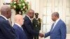 João Lourenço, Presidente de Angola, saúda Manuel Homem, ministro do Interior, Luanda, 4 novembro 2024