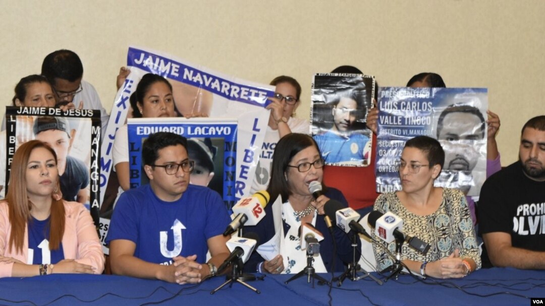 Miembros de la Unidad Nacional Azul y Blanco, grupo opositor surgido después de las protestas de abril de 2018 en Nicaragua. [Foto: Daliana Ocaña, VOA].