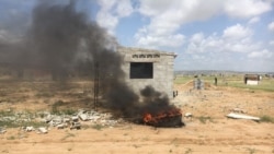 Desalojados da ilha de Luanda descontentes com novas casas - 2:30